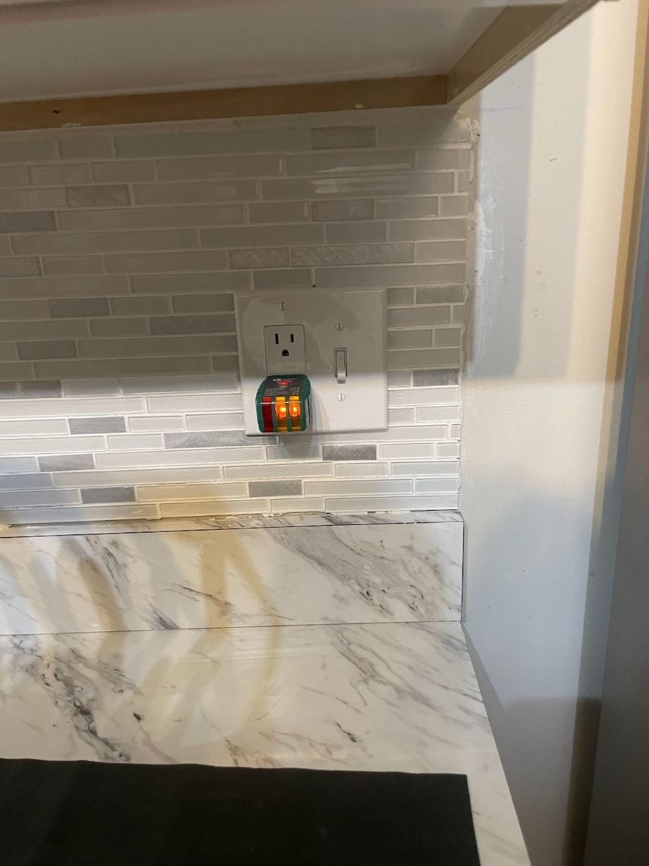 Kitchen Countertop Outlet Switch And Gfci Indicator Light