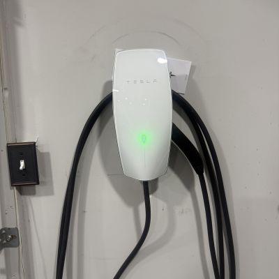 Tesla Electric Car Charger With Green Light Indicator